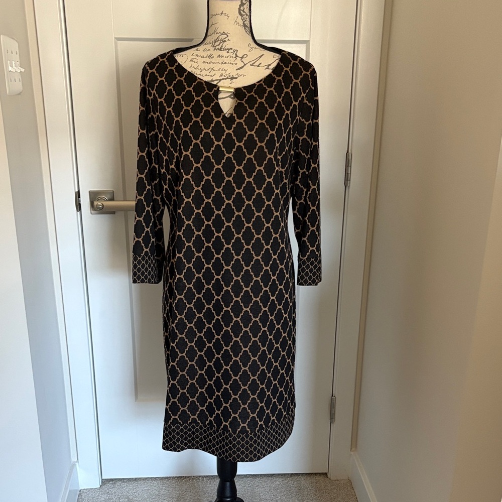 Ronni Nicole Black and Tan Geometric Long Sleeve Dress
